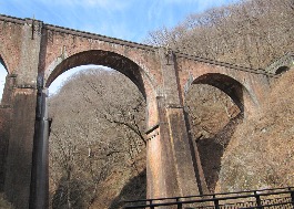 碓氷第三アーチとトンネル