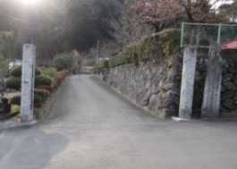 覚成寺入口